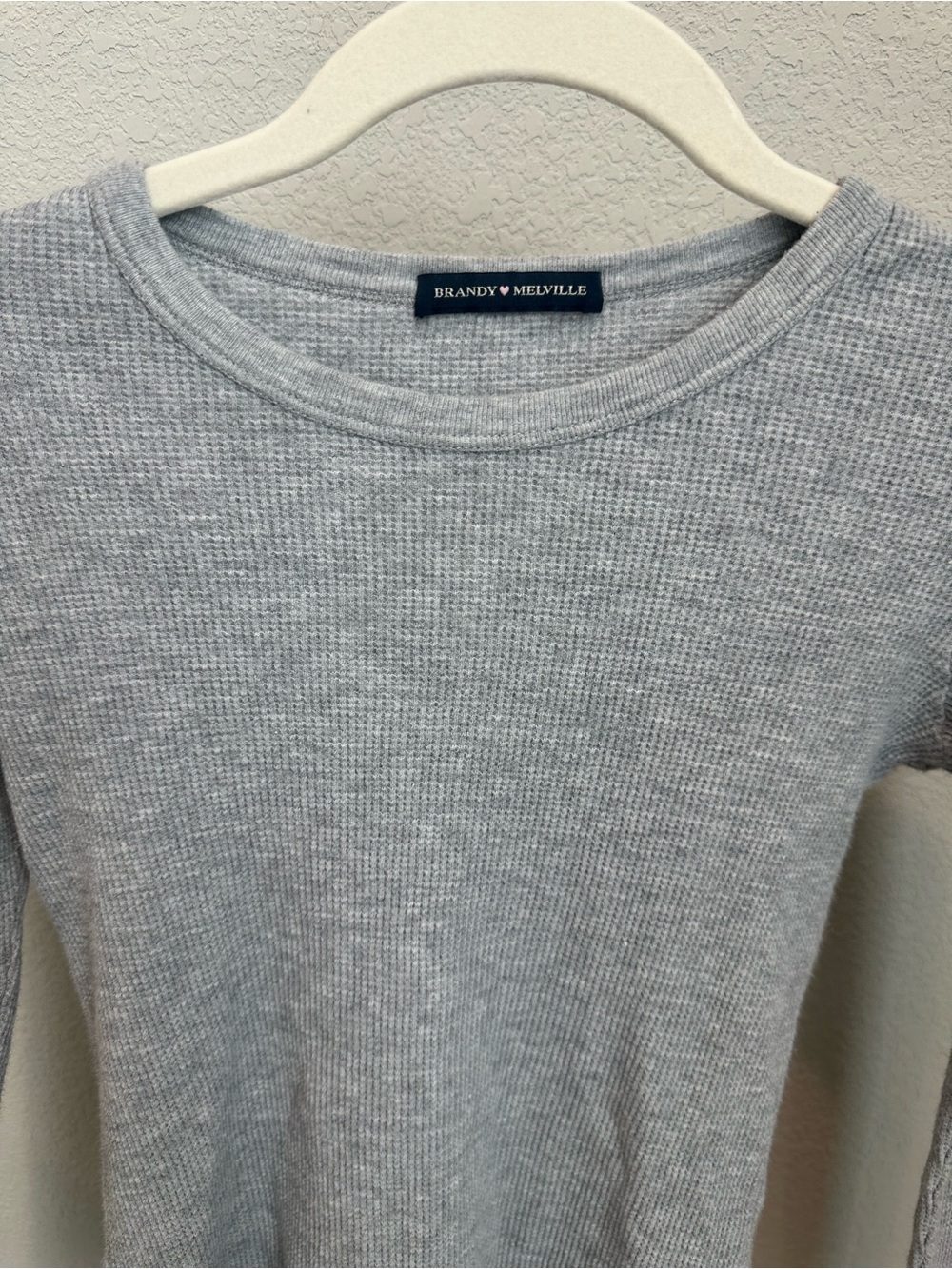 Brandy Melville Light Gray Ribbed Long Sleeve Top - Picture 2 of 3